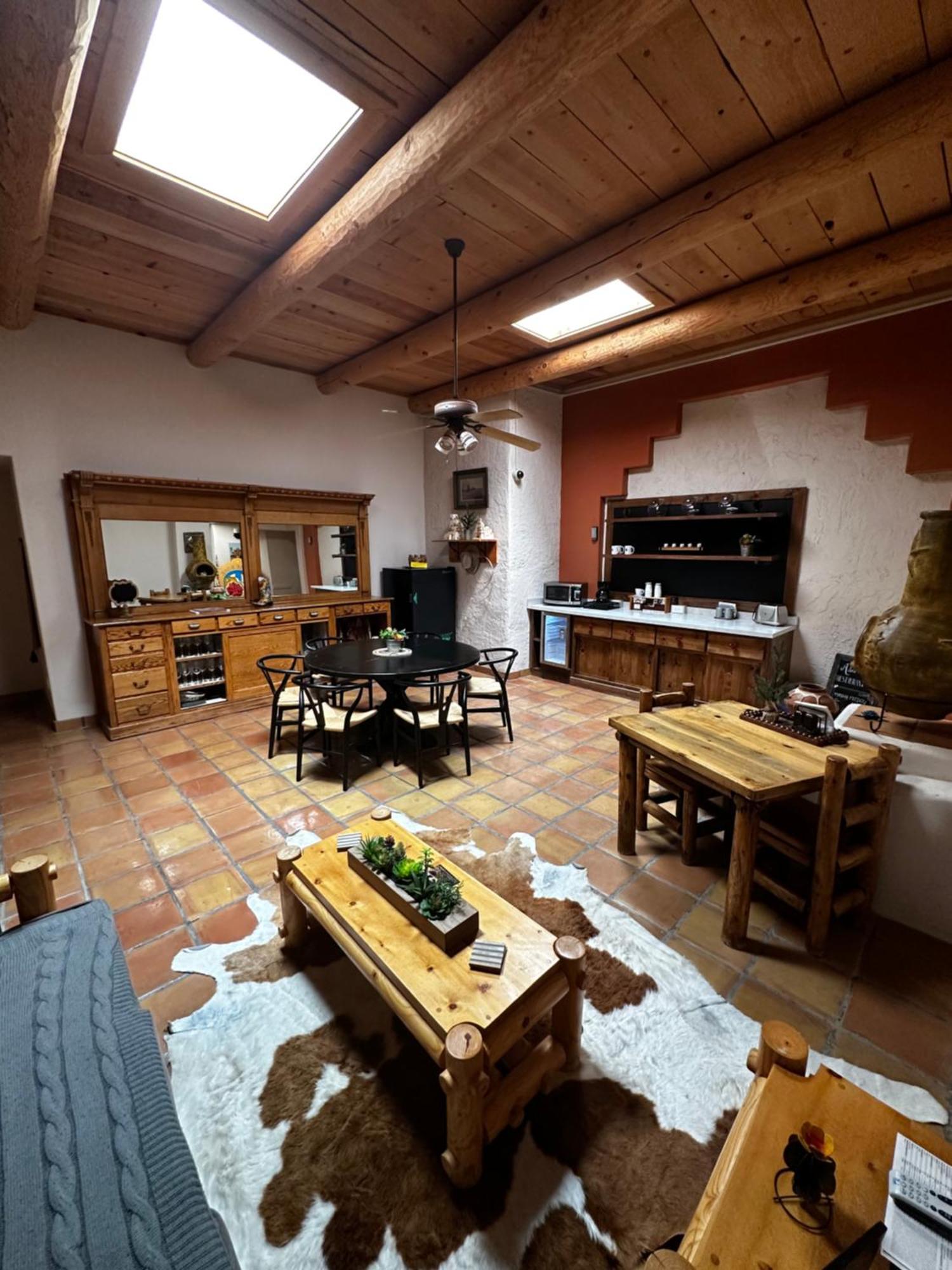 Adobe Rose Boutique Inn アーテジア エクステリア 写真